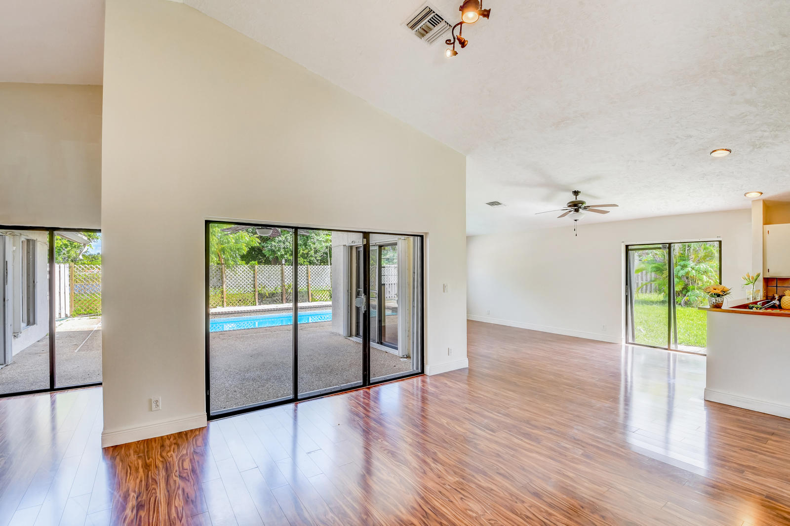11861 Sunchase Court Boca Raton, FL 33498 - Photo 16 of 59 12-11861 Sunchase Ct in Loggers Run-005