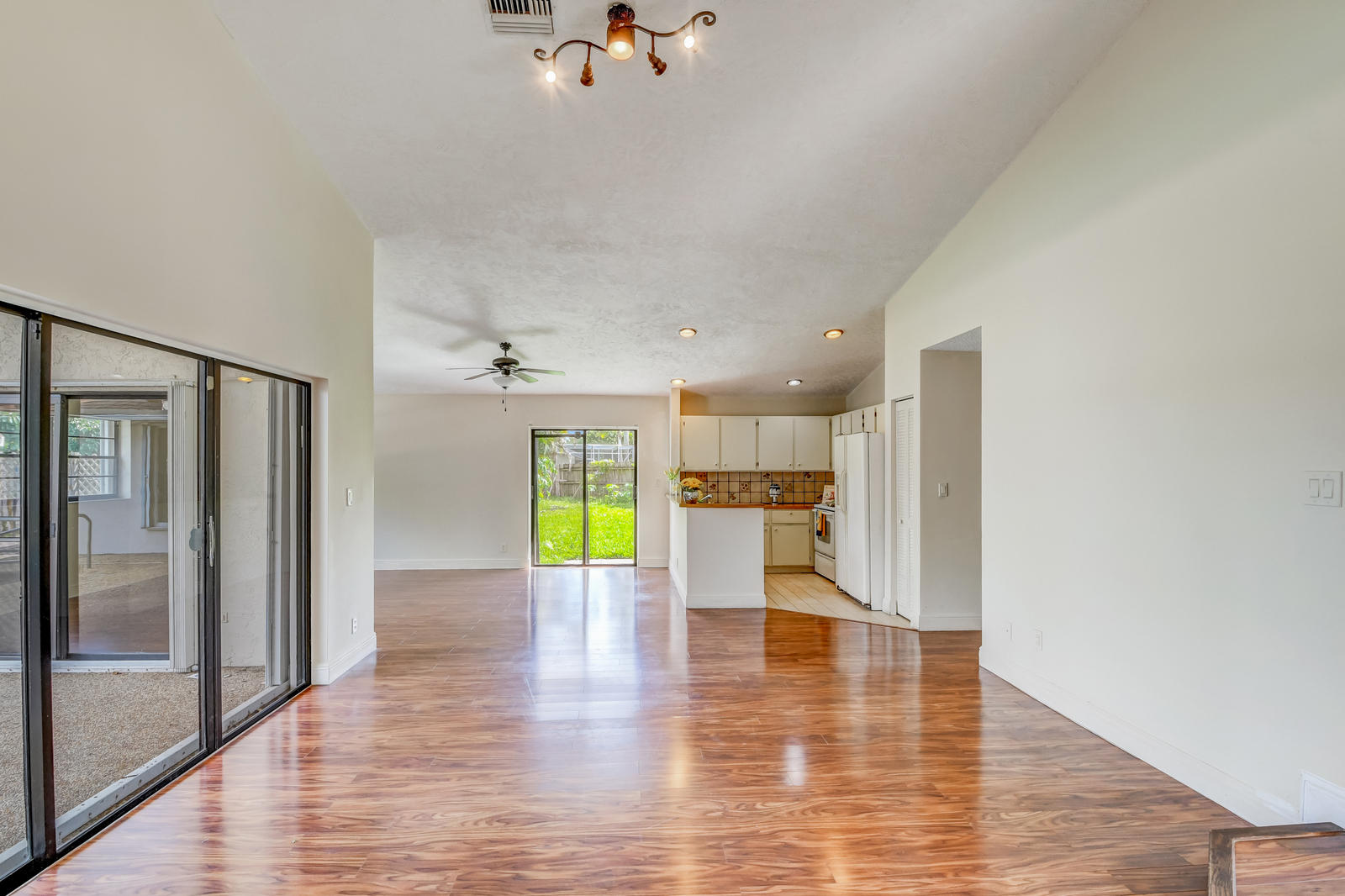 11861 Sunchase Court Boca Raton, FL 33498 - Photo 27 of 59 29-11861 Sunchase Ct in Loggers Run-025