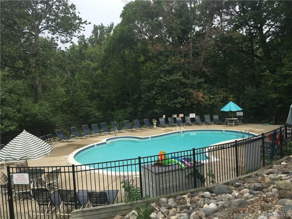 1687 Riverside Drive, Unit U14 Rochester Hills, MI 48309 - Photo 45 of 50