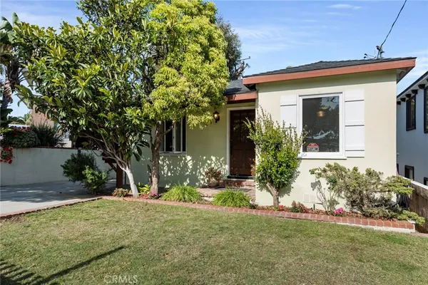 $8,200 | 2616 North Poinsettia Avenue, Manhattan Beach, CA 90266