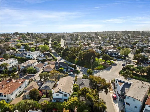 an aerial view of multiple house