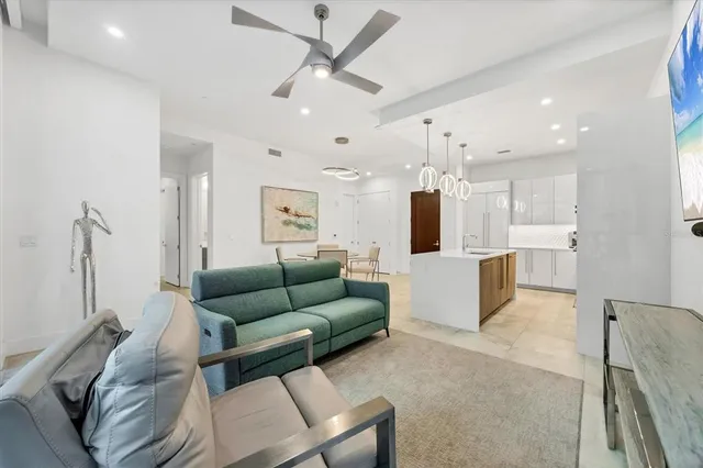 $1,050,000 | 33 South Palm Avenue, Unit 902, Sarasota, FL 34236