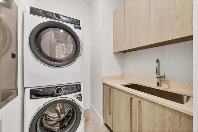 $1,050,000 | 33 South Palm Avenue, Unit 902, Sarasota, FL 34236