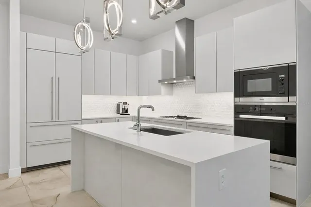 $1,050,000 | 33 South Palm Avenue, Unit 902, Sarasota, FL 34236