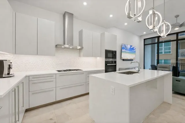 $1,050,000 | 33 South Palm Avenue, Unit 902, Sarasota, FL 34236