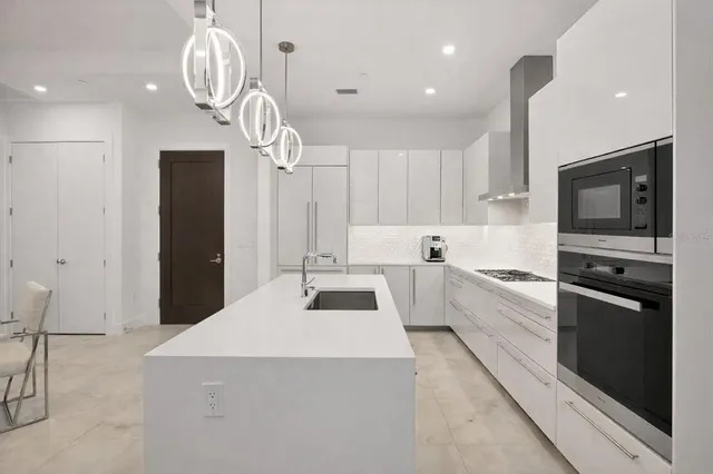 $1,050,000 | 33 South Palm Avenue, Unit 902, Sarasota, FL 34236