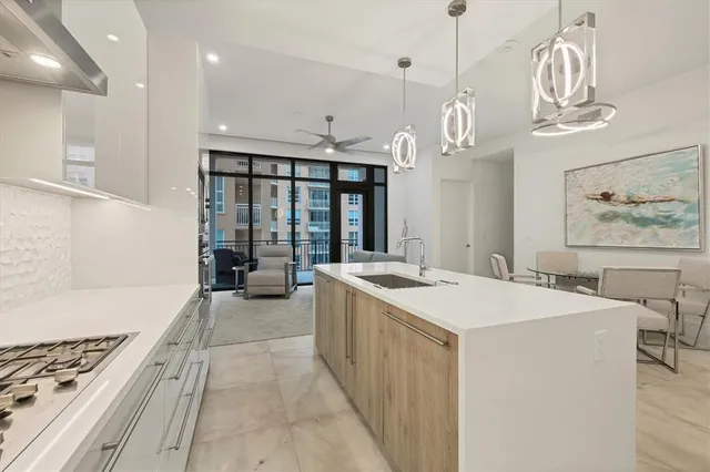 $1,050,000 | 33 South Palm Avenue, Unit 902, Sarasota, FL 34236