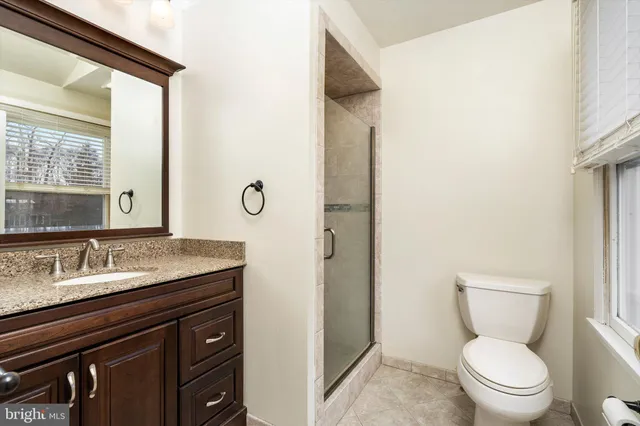 a view of yard with green space