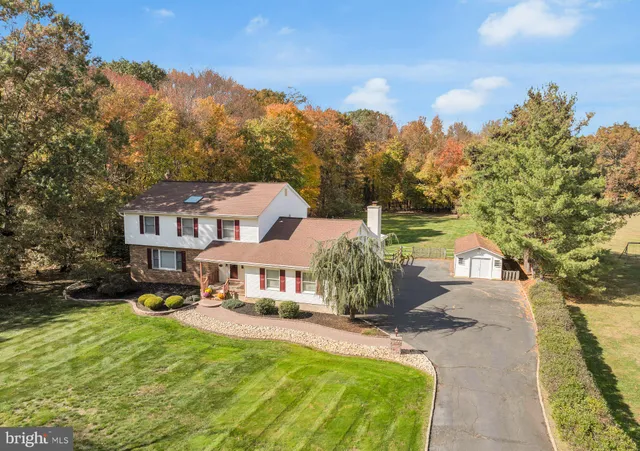 $899,000 | 33 Beechwood Drive, Robbinsville, NJ 08691