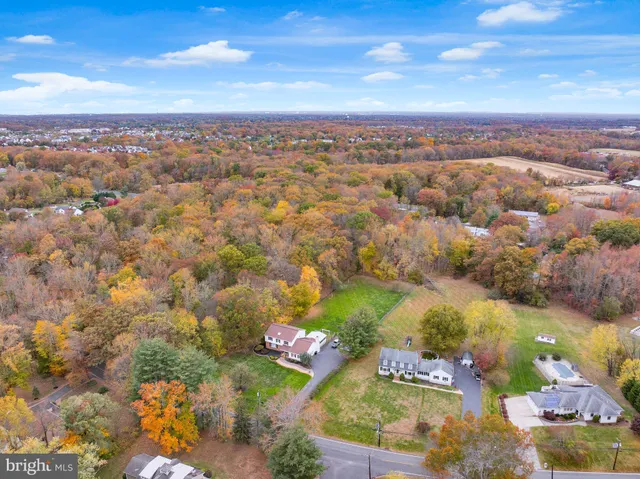 $899,000 | 33 Beechwood Drive, Robbinsville, NJ 08691