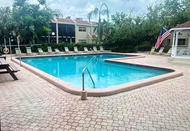 $129,900 | 5314 Northeast 6th Avenue, Unit F20, Oakland Park, FL 33334