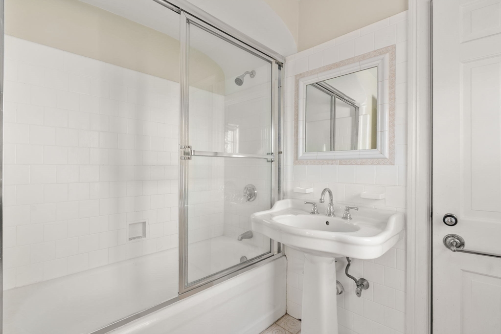 22 Lafayette Circle Wellesley, MA 02482 - Photo 19 of 30