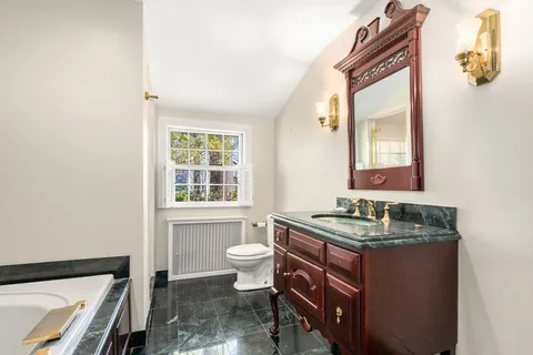 $1,850,000 | 22 Lafayette Circle, Wellesley, MA 02482