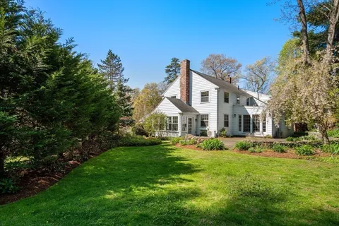 $1,850,000 | 22 Lafayette Circle, Wellesley, MA 02482
