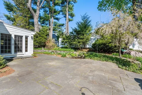 $1,850,000 | 22 Lafayette Circle, Wellesley, MA 02482