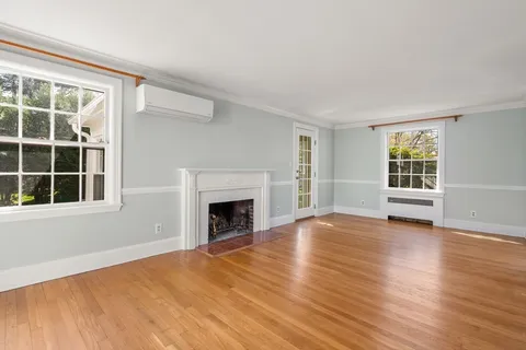 $1,850,000 | 22 Lafayette Circle, Wellesley, MA 02482