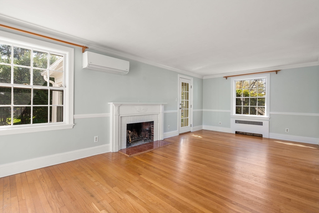 22 Lafayette Circle Wellesley, MA 02482 - Photo 4 of 30