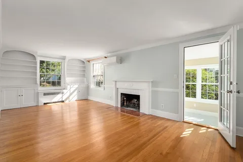$1,850,000 | 22 Lafayette Circle, Wellesley, MA 02482
