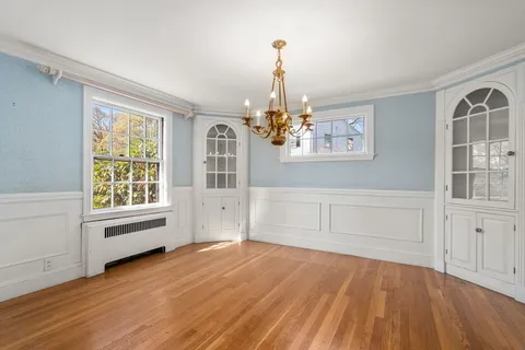 $1,850,000 | 22 Lafayette Circle, Wellesley, MA 02482