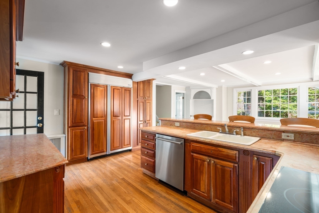 22 Lafayette Circle Wellesley, MA 02482 - Photo 9 of 30