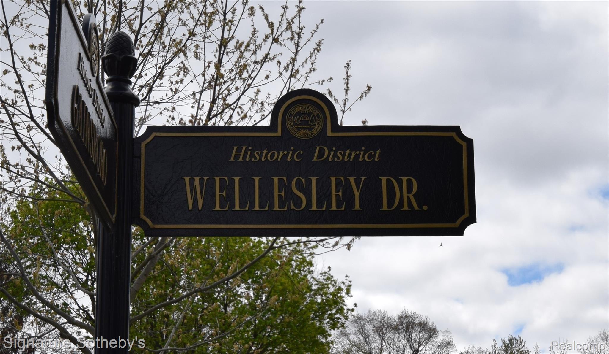 53 Wellesley Drive Pleasant Ridge, MI 48069 - Photo 41 of 49 Wellesley Dr. Sign