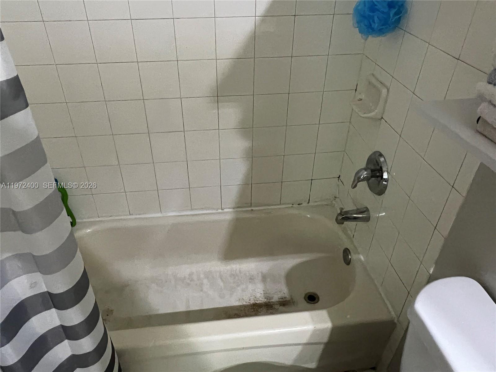 95 Southwest 15th Road Homestead, FL 33030 - Photo 21 of 42 a bathroom with a bathtub