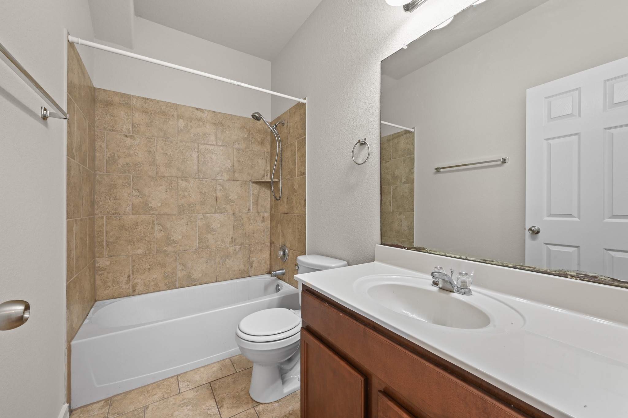 2101 Rivers Edge Way, Unit 32 Austin, TX 78741 - Photo 19 of 24 Full bath upstairs
