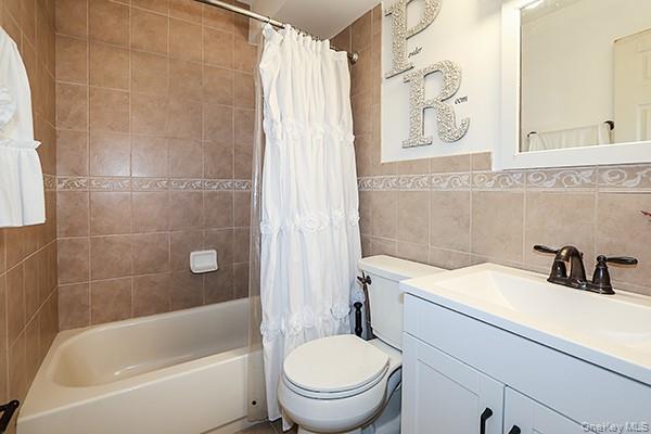 2449 Union Boulevard, Unit 24A Islip, NY 11751 - Photo 14 of 16 a bathroom with a sink a toilet and a bathtub
