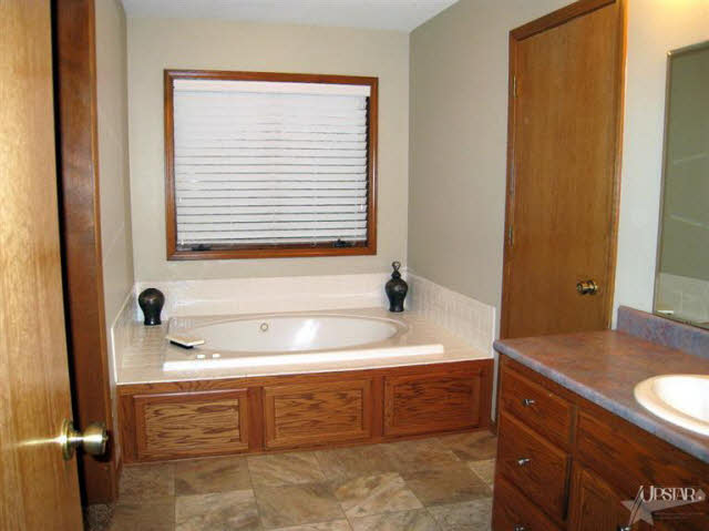 11102 Schlatter Road Spencerville, IN 46788 - Photo 13 of 23 Gallery Image 13