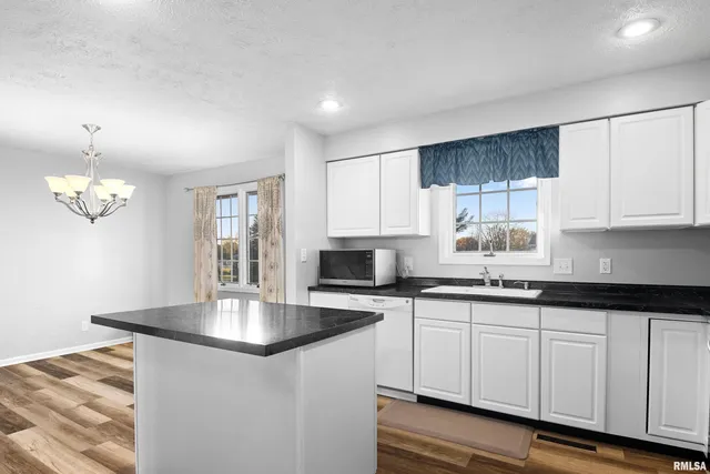 $189,000 | 3923 North Melcosta Drive, Peoria, IL 61615