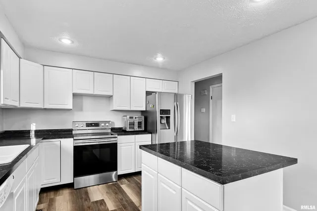 $189,000 | 3923 North Melcosta Drive, Peoria, IL 61615