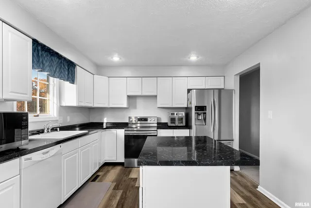 $189,000 | 3923 North Melcosta Drive, Peoria, IL 61615