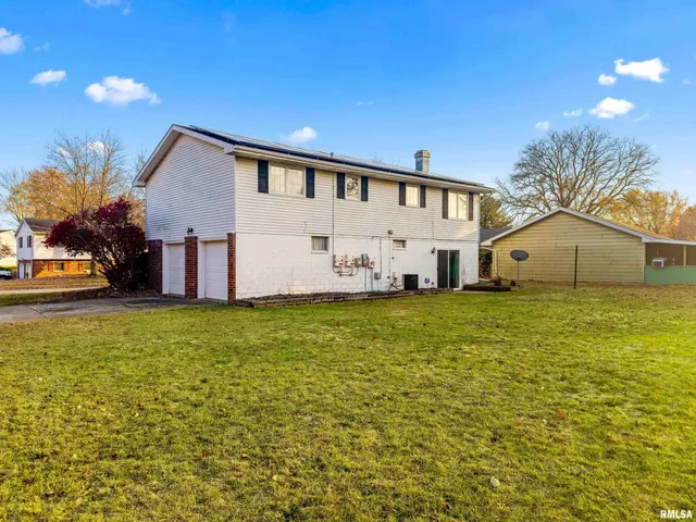 $189,000 | 3923 North Melcosta Drive, Peoria, IL 61615