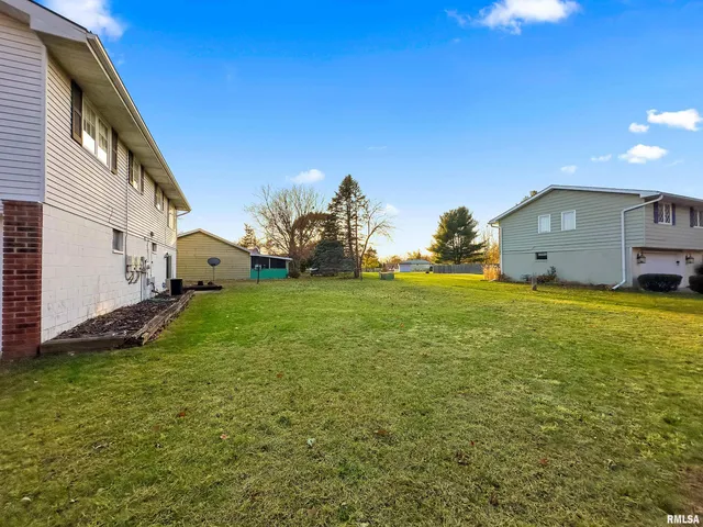 $189,000 | 3923 North Melcosta Drive, Peoria, IL 61615