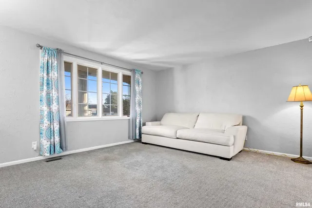 $189,000 | 3923 North Melcosta Drive, Peoria, IL 61615