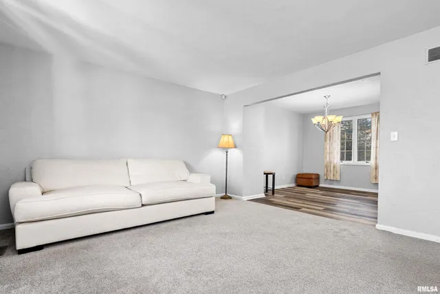 $189,000 | 3923 North Melcosta Drive, Peoria, IL 61615