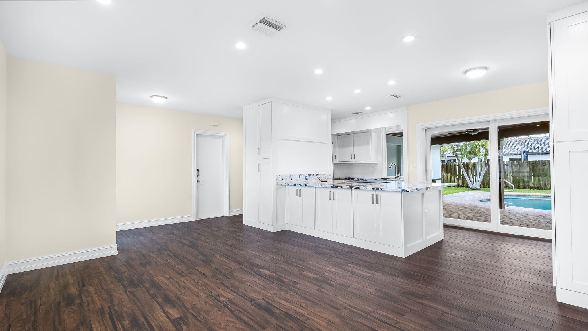 Living Room/Kitchen