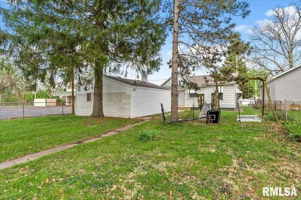 $84,900 | 2021 North Peoria Road, Springfield, IL 62702