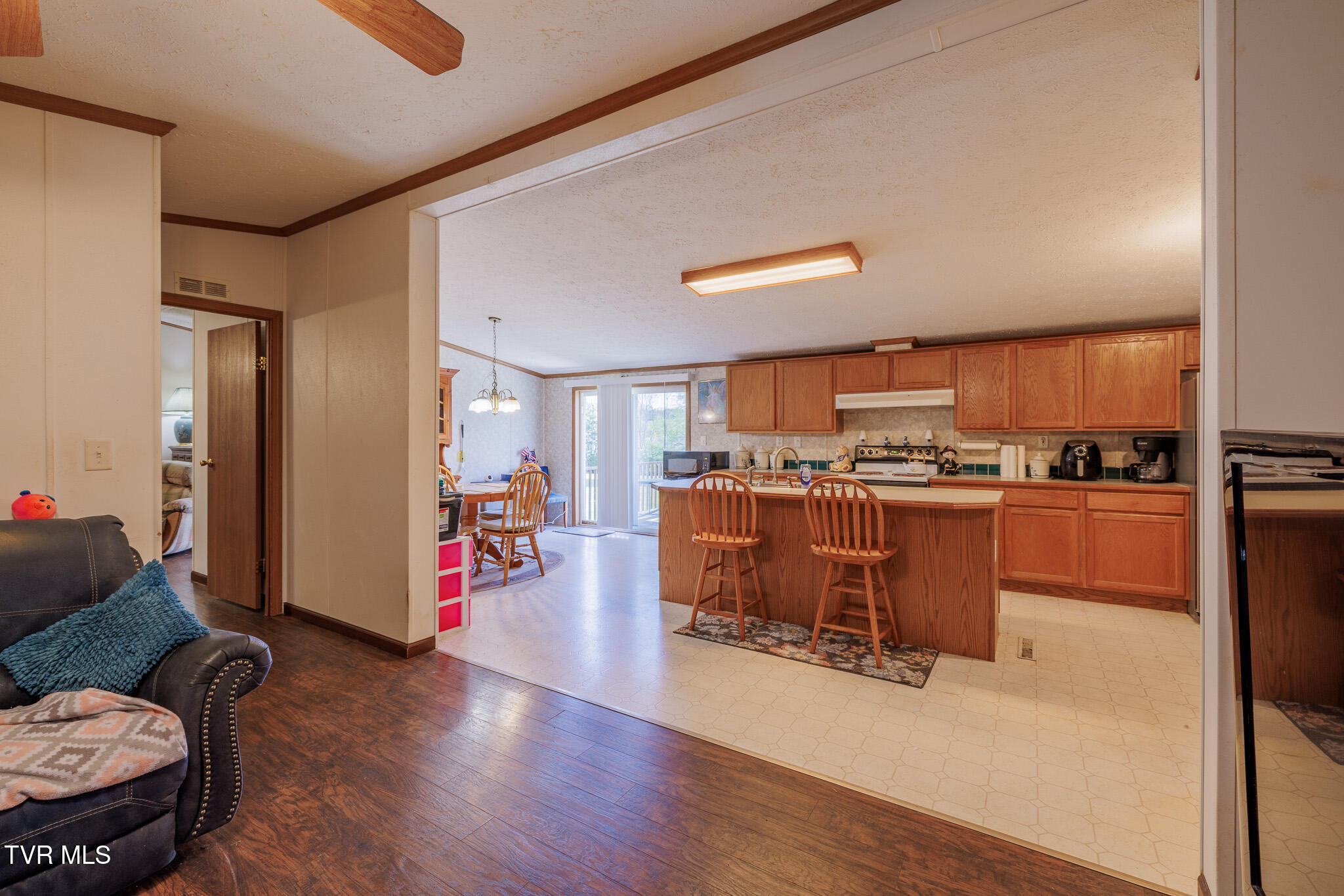 985 Old Stage Road Greeneville, TN 37745 - Photo 6 of 29 1R9A4881-HDR