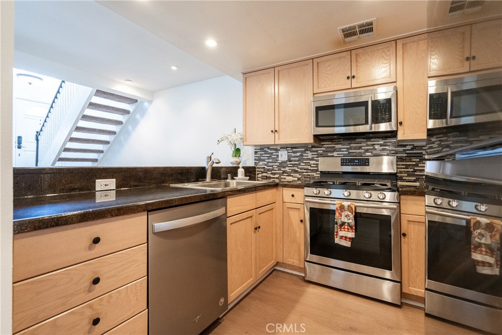 1878 Stow Street Simi Valley, CA 93063 - Photo 6 of 27