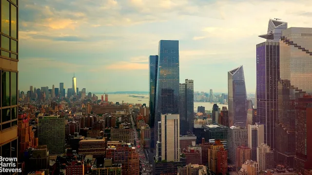 $1,395,000 | 350 West 42nd Street, Unit 60A | Hell's Kitchen