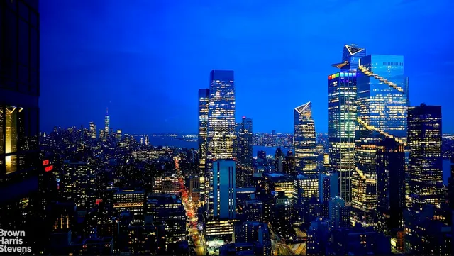 $1,395,000 | 350 West 42nd Street, Unit 60A | Hell's Kitchen