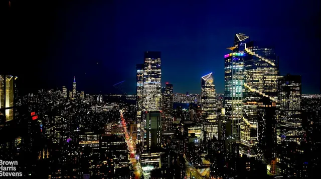 $1,395,000 | 350 West 42nd Street, Unit 60A | Hell's Kitchen