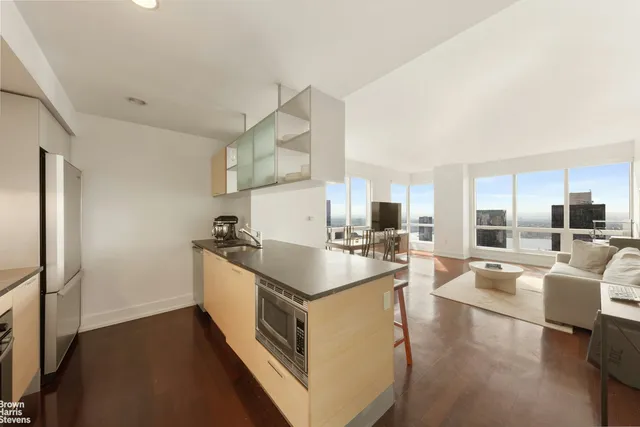 $1,395,000 | 350 West 42nd Street, Unit 60A | Hell's Kitchen