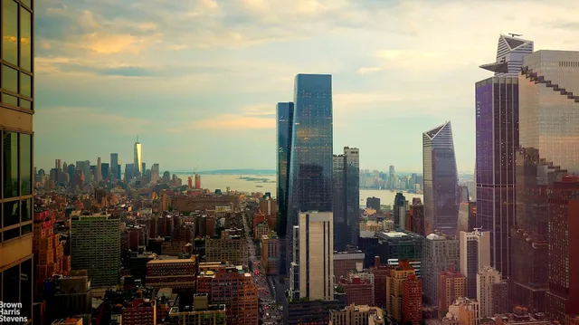 $1,395,000 | 350 West 42nd Street, Unit 60A | Hell's Kitchen