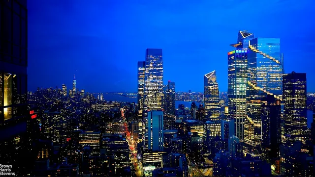 $1,395,000 | 350 West 42nd Street, Unit 60A | Hell's Kitchen