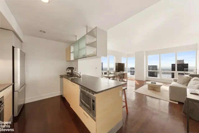 $1,395,000 | 350 West 42nd Street, Unit 60A | Hell's Kitchen