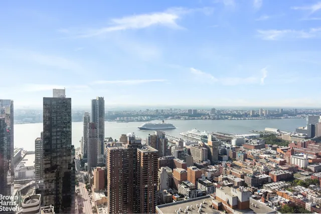 $1,395,000 | 350 West 42nd Street, Unit 60A | Hell's Kitchen