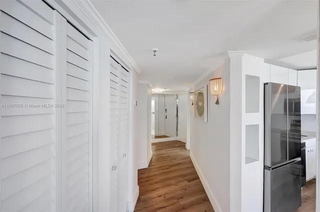 $9,000 | 2401 Collins Avenue, Unit 1902, Miami Beach, FL 33140