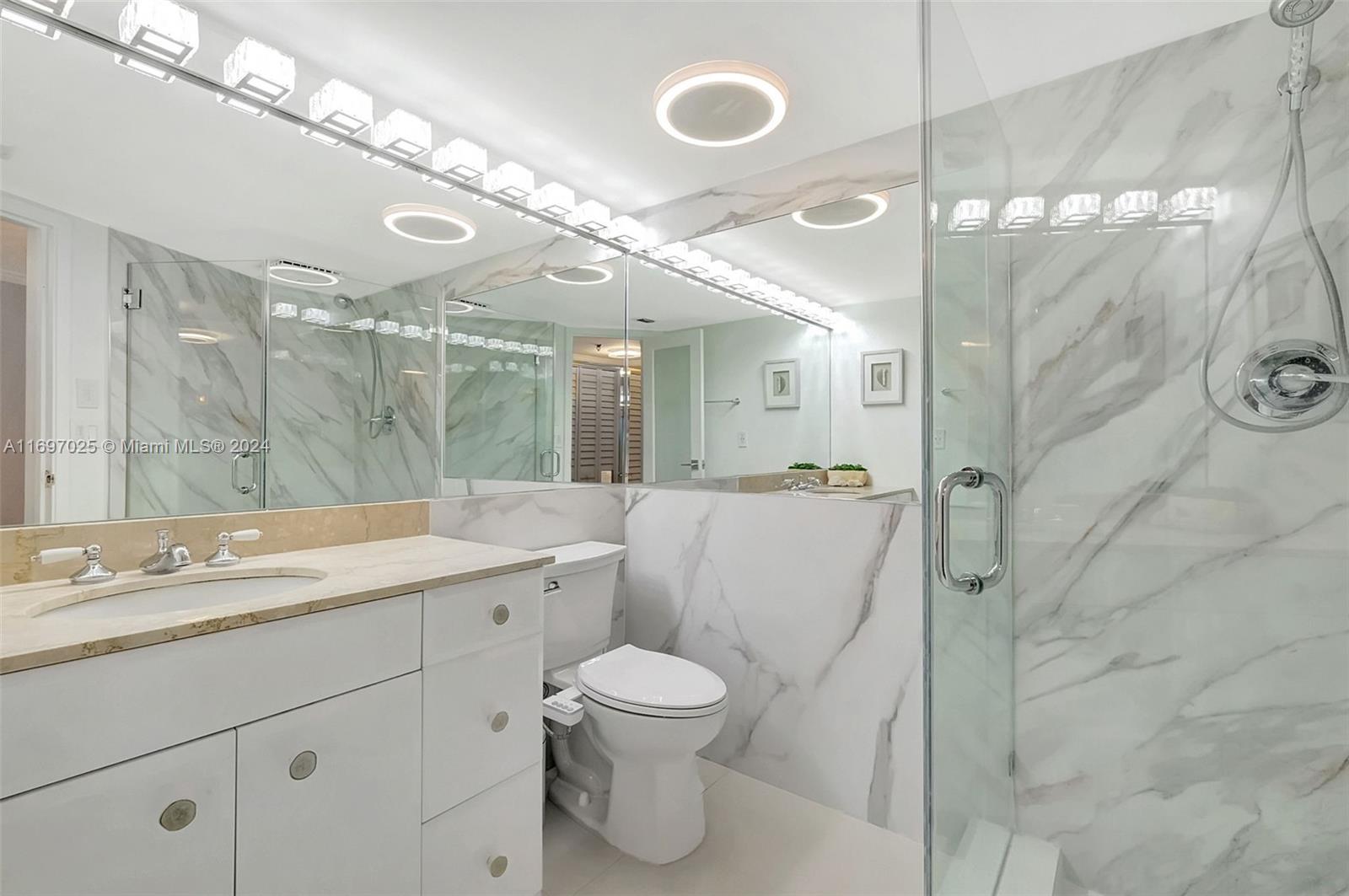 2401 Collins Avenue, Unit 1902 Miami Beach, FL 33140 - Photo 18 of 19